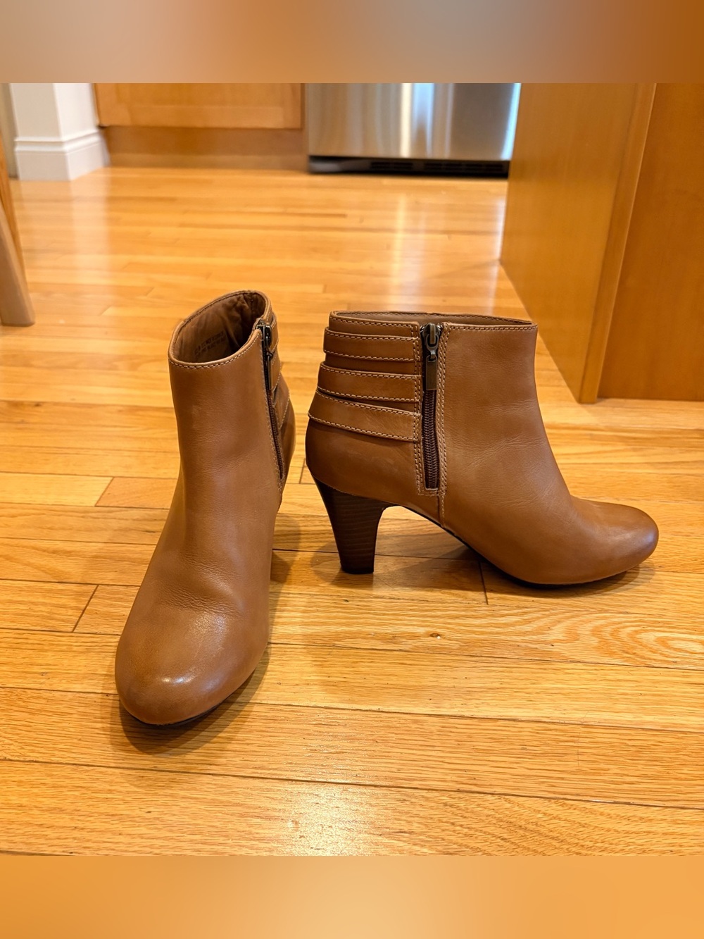 Clarks Rosalyn Genuine Leather Ankle Boots Tan Triple Strap Zip Block Heel Sz 8